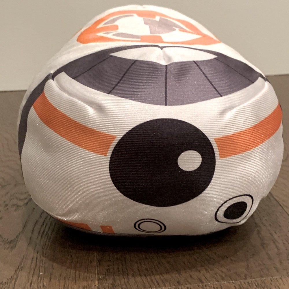 Disney Tsum Tsum Star Wars R2-D2 medium 11” plush character.